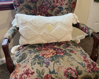 Antique floral chair in excellent condition $125