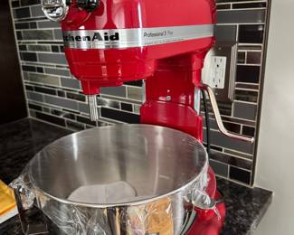 Kitchen aid stand mixer in Red