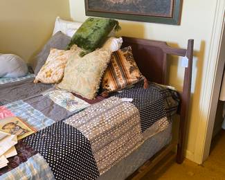 Queen bed- matches dresser and chest