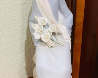Lladro Girl w/Calle Lilies