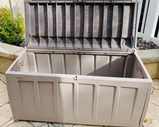 Rubbermaid Cushion Storage Container