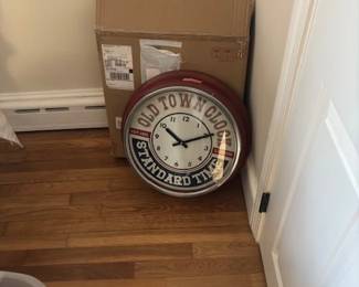 new vtg Pier 1 clock