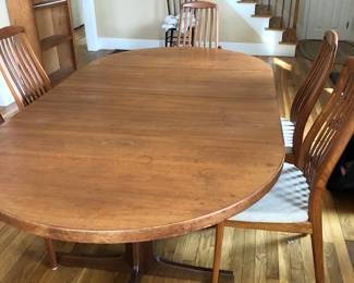 awesome dining set - with MCM vibes