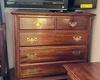 chest of drawers