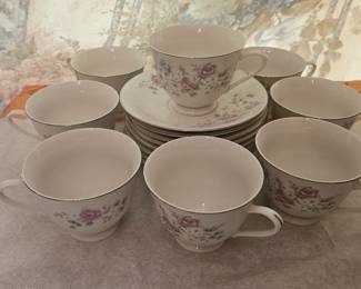Tienstin porcelain 16-piece tea set
