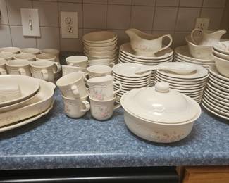 Pfaltzgraff Tea Rose Collection - Over 100 pieces in total