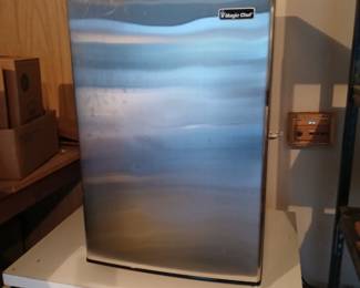 Mini FREEZER! Works GREAT!