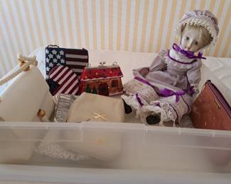 MORE PURSES AND CONTAINERS