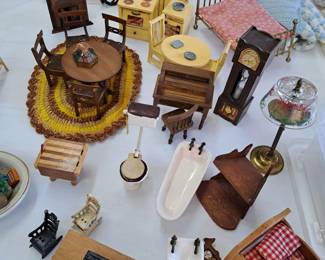 DOLL HOUSE FURNITURE