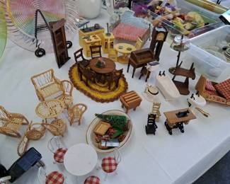 DOLL HOUSE FURNITURE