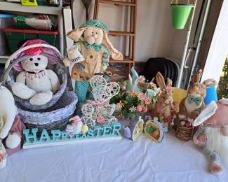 BUNNIES AND CUTE EASTER DECOR