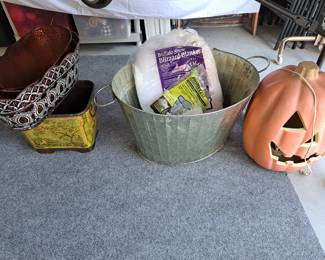METAL DECORATIVE CONTAINERS, LIGHTED PUMPKIN