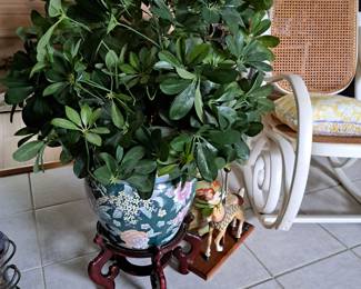 ORIENTAL URN WITH SILK PLANT