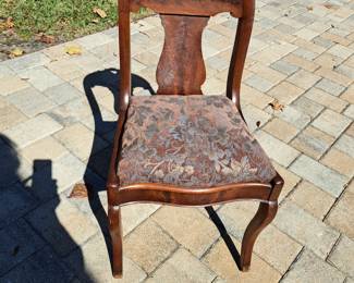ANTIQUE CHAIR