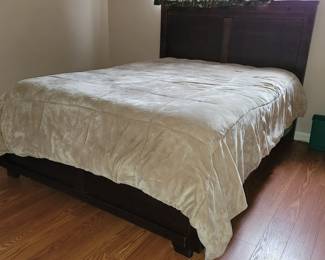 $100 - Saturday Queen bed