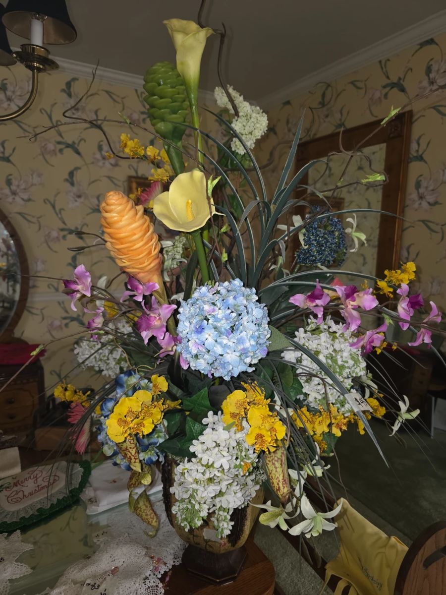 Lovely large artifical flower arrangement 