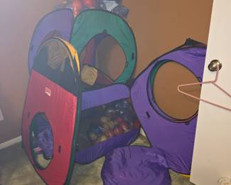 Foldable tents or toy holders 