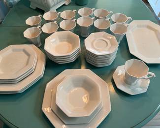 DINNERWARE