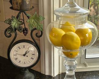 Beautiful contemporary decorator pieces. 