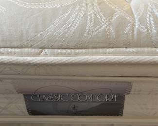 Ultra plush classic comfort mattress set- Queen. 