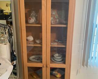 Very nice glass door caninet