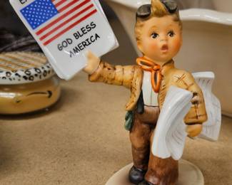 Hummel Extra Extra GOD BLESS AMERICA Figurine #2113 