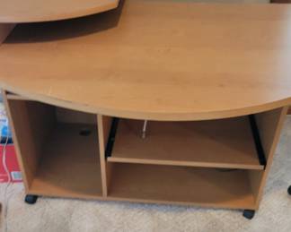 Nice Desk On Rollers