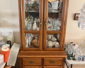 Lighted Display Hutch