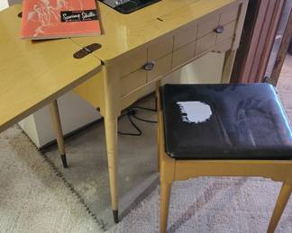 Vintage Singer Sewing Machine In Cabinet With Accessories And Sewing Chair ( Chair Does Have A White Sticker That Is Stuck To Chair ) Sewing Machine Works