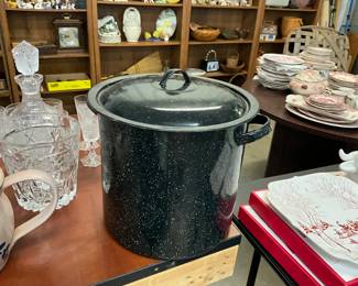 Granite Ware Black Speckled Pot & Lid