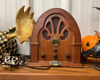 Thomas Edition Radio Cathedral Style 1980's