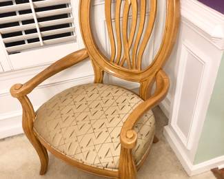 8 chairs total that match the dining table