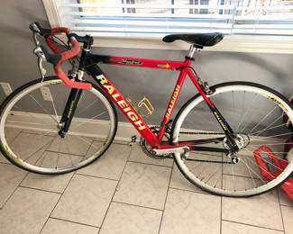 Raleigh r400 street competition bike