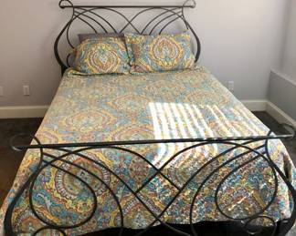 Queen bed with 2022 mattress barely used
