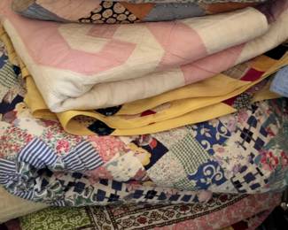 SO MANY HAND MADE QUILTS!!!