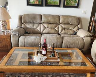 Home Stretch Skywalker remote control sofa Matching coffee and end tables