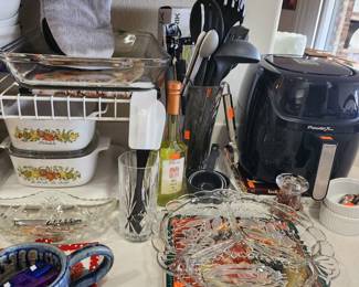 Great selection of kitchen items