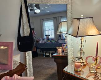 Free standing mirror