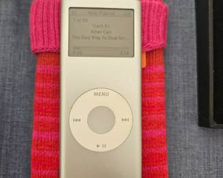 Vintage Apple iPod with charging cord (tested)
