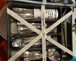 #102	Pfaltzgraff 51-piece flat ware	 $30.00 			
