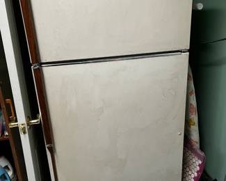 #151	Refrigerator Whirlpool Freezer on Top 20cu - ET20DK	 $100.00 			
