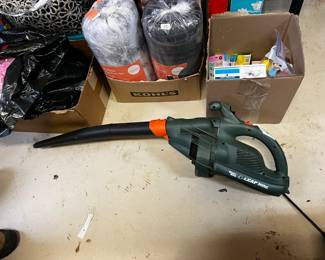 #142	B & D Leaf Hog electric Blower	 $20.00 			
