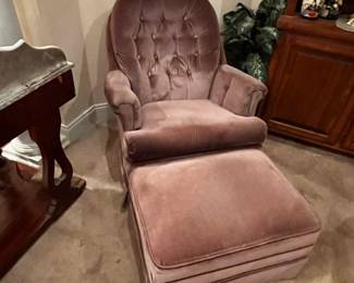 #8	Best chair Mavel swivel rocker and stool 	 $150.00 			
