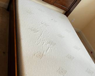 #2	Serta memory foam mattress set Queen	 $100.00 			
