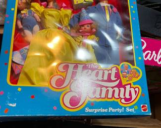 #190	mattel the heart family Deluxe set mom, dad, boy, Girl babies Surprise party	 $40.00 			
