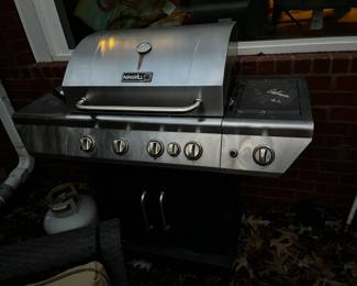 #319	Patio	Nexgrill gas 4 burner grill stainless	 $75.00 			
