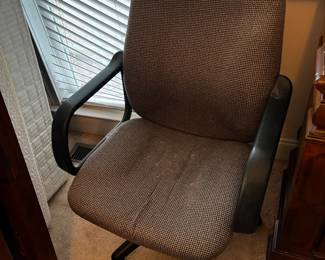 #5	fabric desk chair with swivel base 	 $45.00 			
