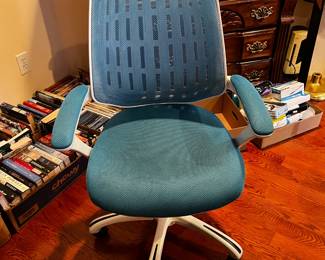 #90	Teal/White /adjustable Rolling Desk Chair w/ergonomic Back	 $65.00 			
