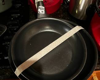 #94	Paula Dean 3 piece pans	 $30.00 			
