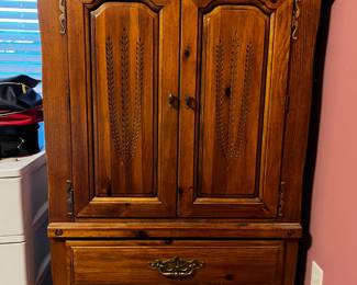 #31	wood batcher chest with 4 drawer 40x18x60	 $75.00 	YOU MOVE UPSTAIRS.		
